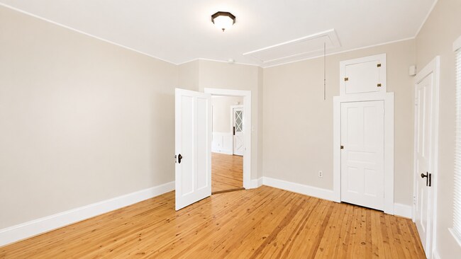 Foto del edificio - 104 N Spring St