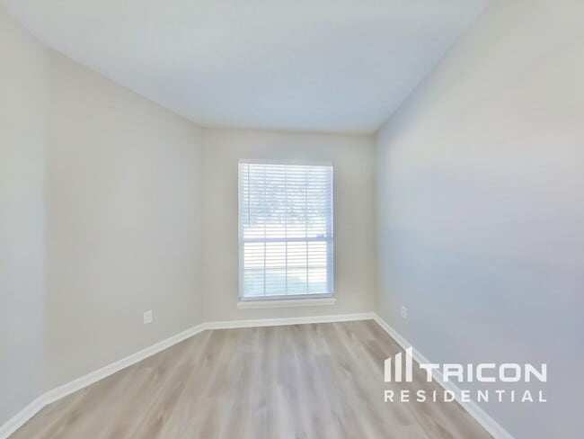 Foto del edificio - 1020 Woodbridge Hollow N