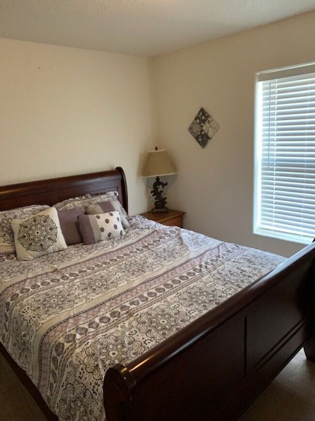Foto del edificio - 2303 N Juniper Ln