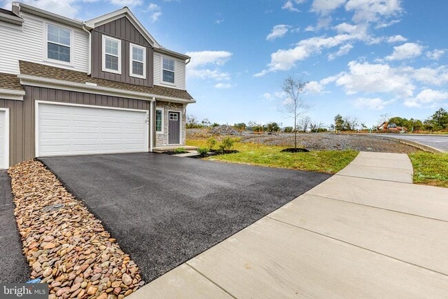 Building Photo - 7841 Briarwood Dr