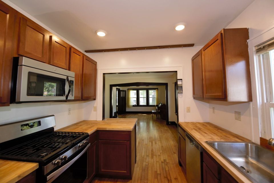Open concept living space - 3501 31st Ave S