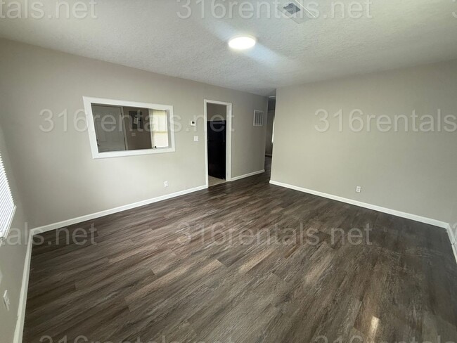 Building Photo - $850 - 2 bedroom / 1 bathroom - Single Fam...