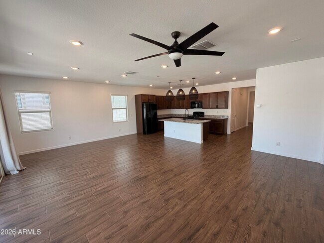 Foto del edificio - 9948 E Thornbush Ave