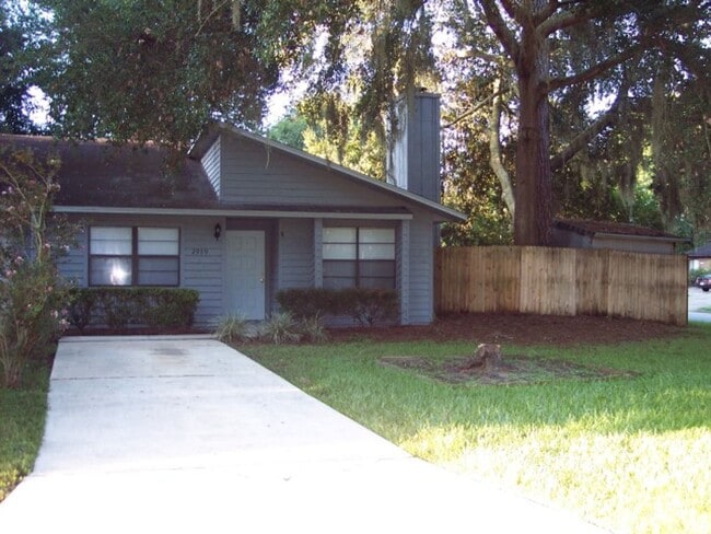 Building Photo - 3 Bed/2 Bath in Serenola Manor