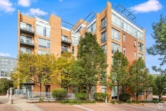 Building Photo - 1740 Oak Ave