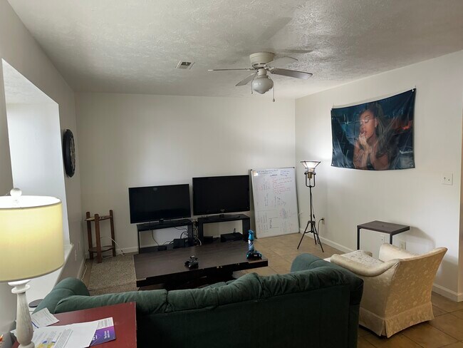 Foto del edificio - 152 Clover Valley Cir