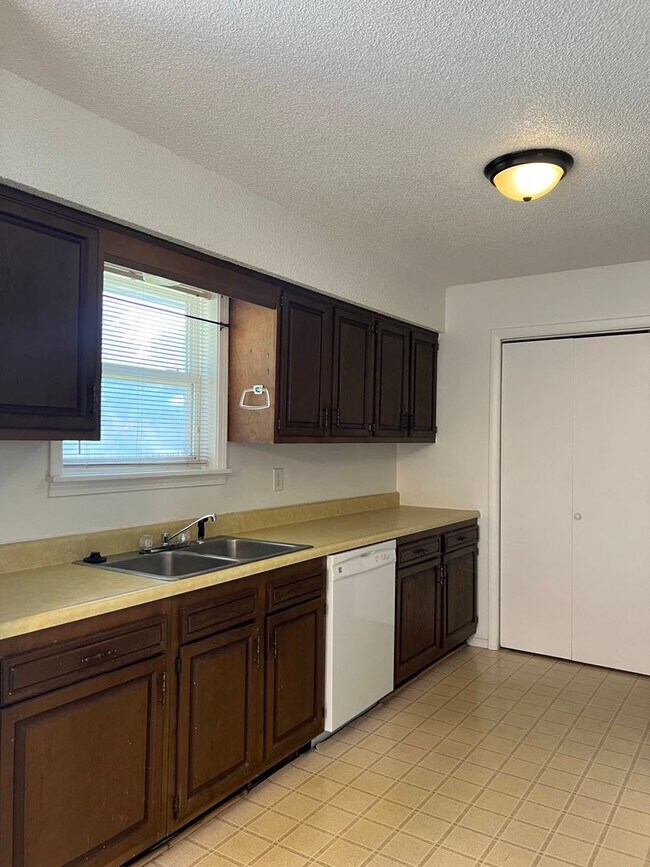 Building Photo - 3809-3811 College View Drive