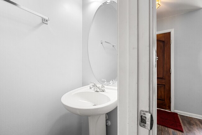 Foto del edificio - 1315 Red Tallen Ct