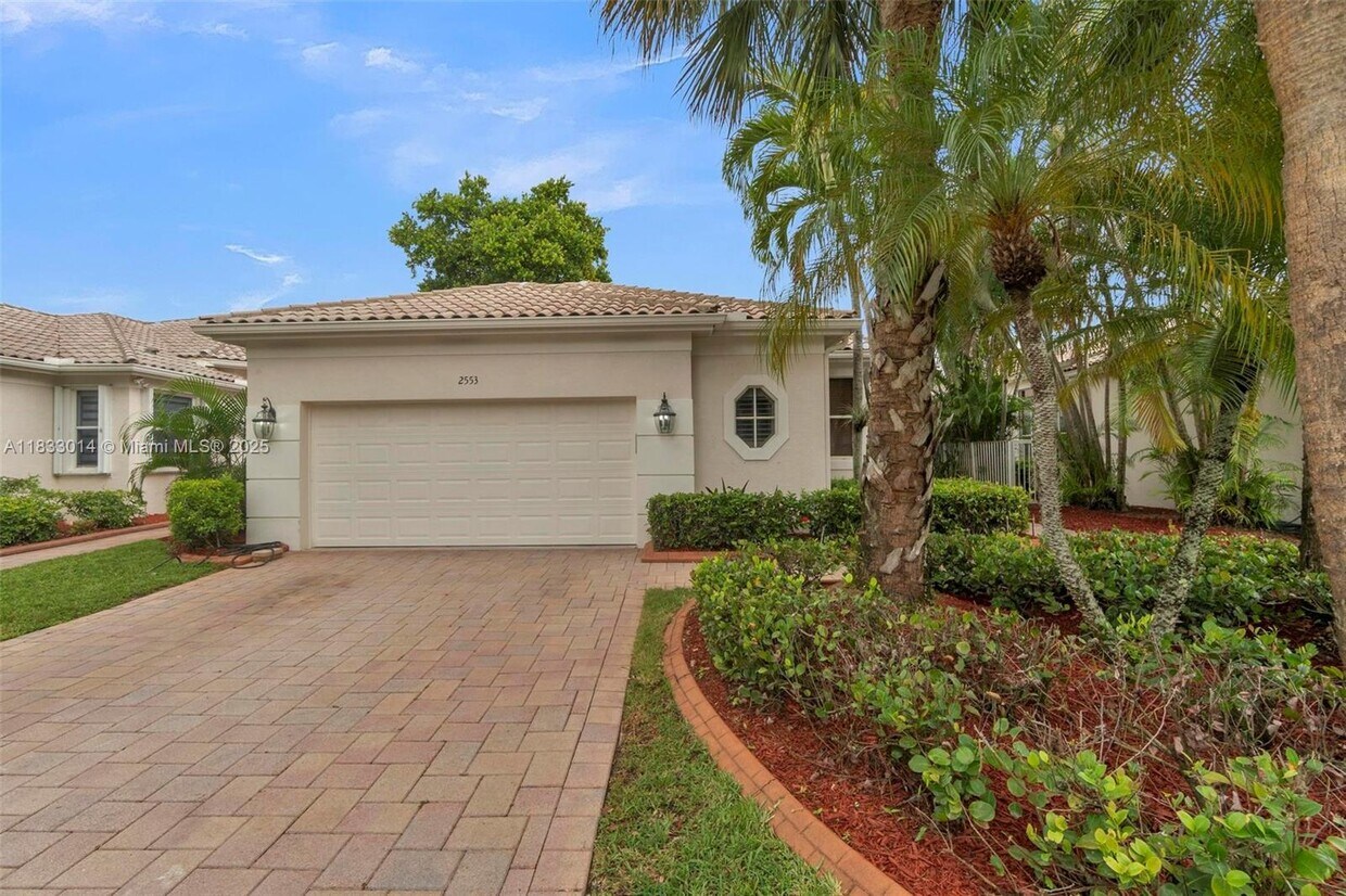 Foto principal - 2553 Bay Pointe Dr