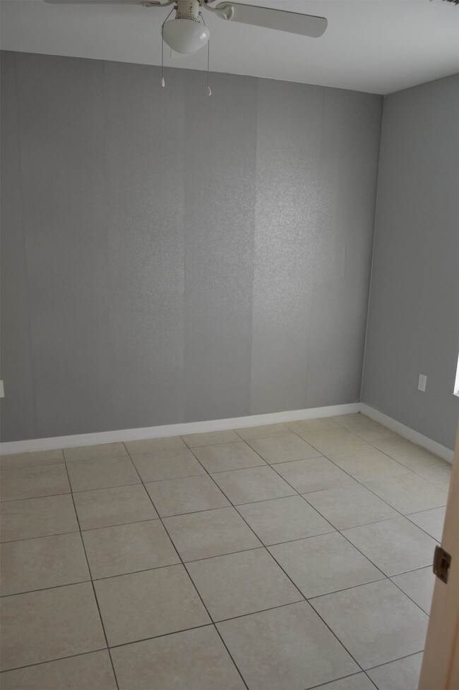 Foto del edificio - 823 SW 32nd Terrace