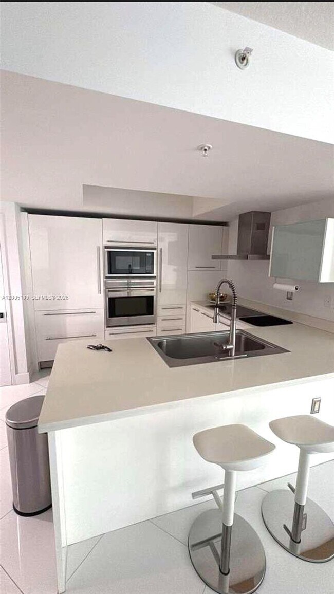 Building Photo - 200 Sunny Isles Blvd