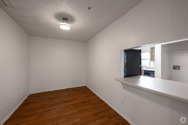 2BR, 2BA - 1,028SF - Dining Room - Timber Sound 1