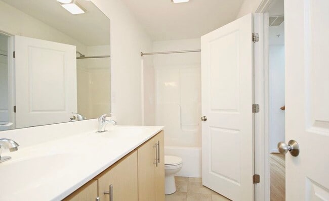 Building Photo - 874 Estes St