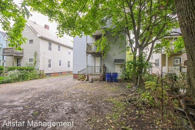 Foto del edificio - 2 br, 1 bath House - 11808 Parkhill Avenue Up