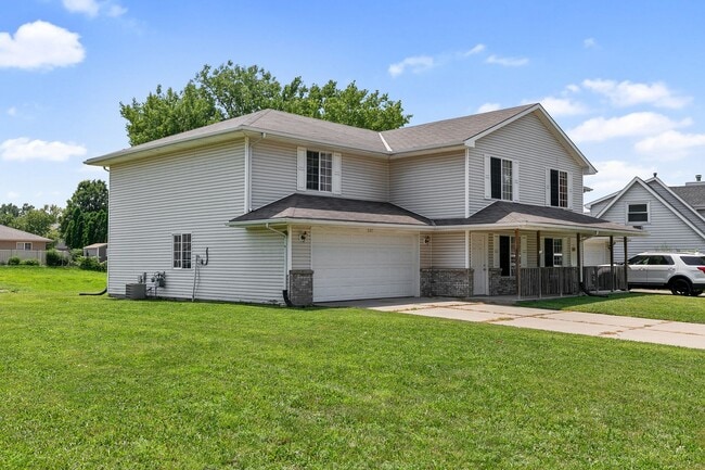 Building Photo - 503-503 Lakeshore Dr