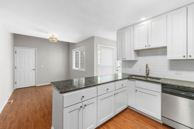 Building Photo - 1013 Fairways Dr