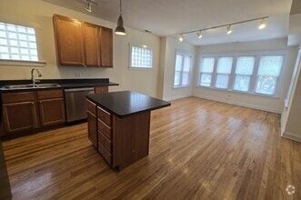 Building Photo - 4926 N Albany Ave