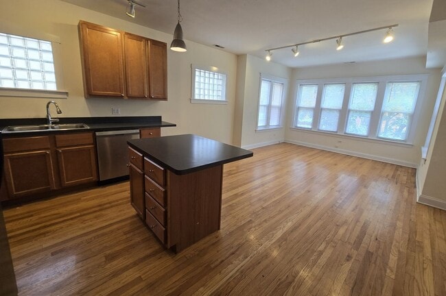 Building Photo - 4926 N Albany Ave