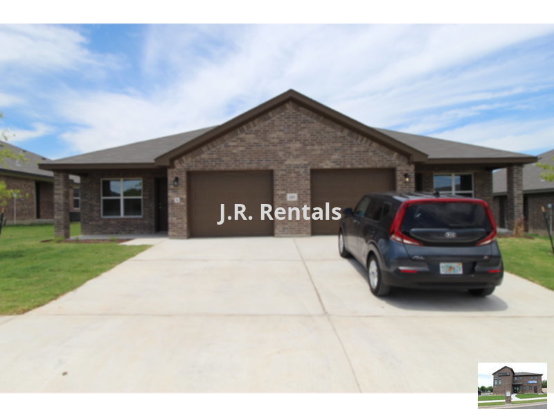 Foto principal - 118 Wind Ridge Dr