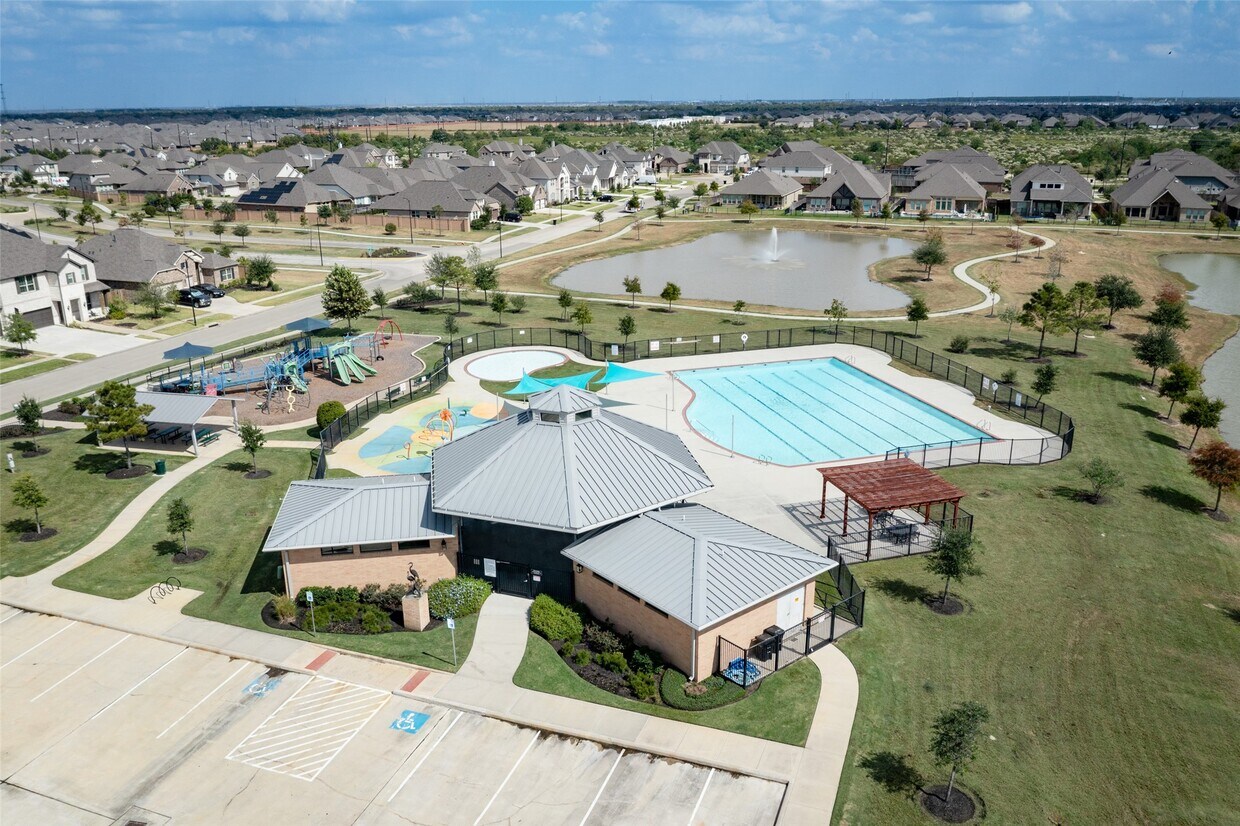 Foto del edificio - 24403 Blairburry Dr