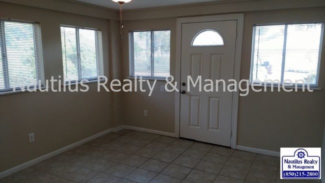 Building Photo - 213 Le Grand Dr