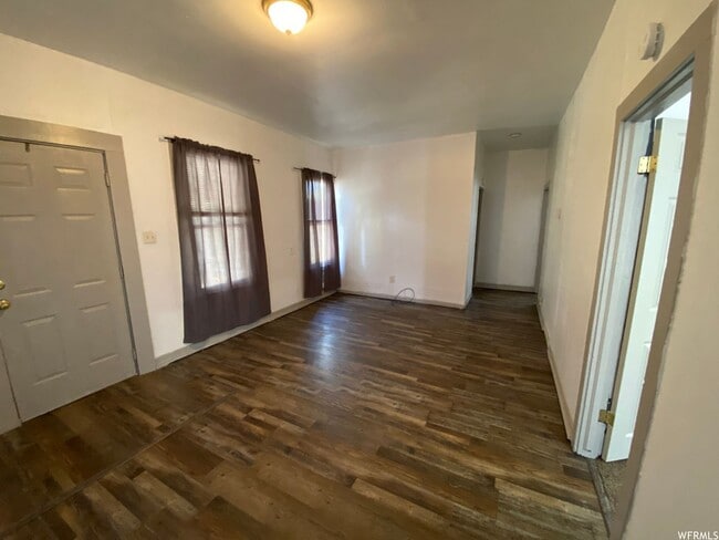 Building Photo - Spacious 4-Bedroom Rental with Basement and 4 Parking Spots in a Tranquil Neighborhood
