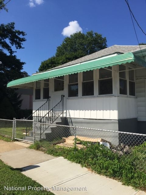 Primary Photo - 350 Parkinson Ave