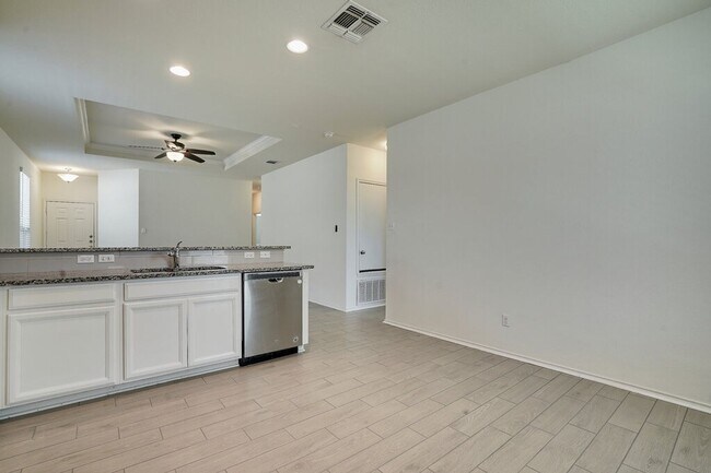 Building Photo - 217 La Dera Dr