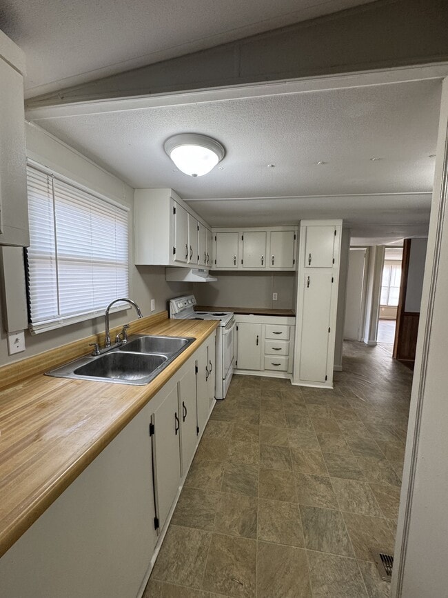 Foto del edificio - 2317 Cadillac Dr