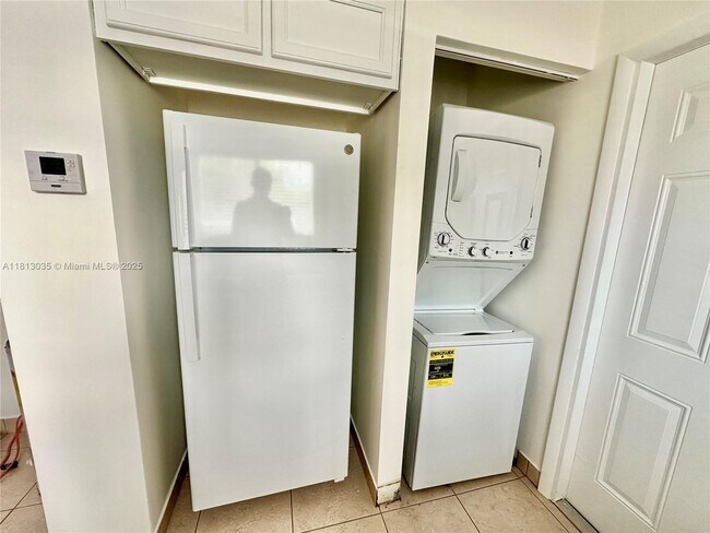 Foto del edificio - 4650 SW 65th Ave