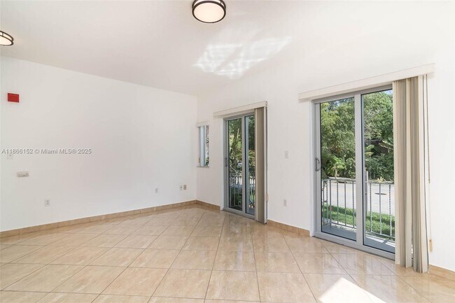 Foto del edificio - 694 NE 76th St