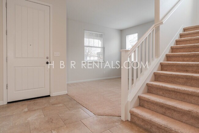 Foto del edificio - South Tracy 4-Bed Home with First-Floor Bedroom