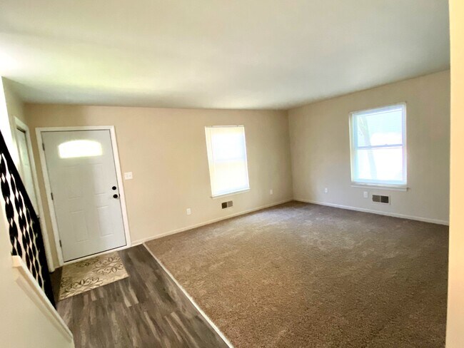Spacious Living Room - 2146 Washtenaw Ave