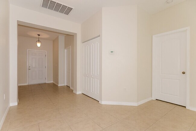 Foto del edificio - 6139 Twin Bridges Dr