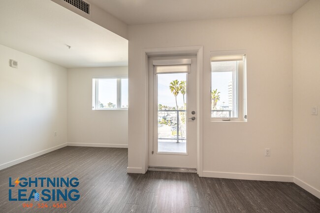 Building Photo - 11405 Chandler Blvd