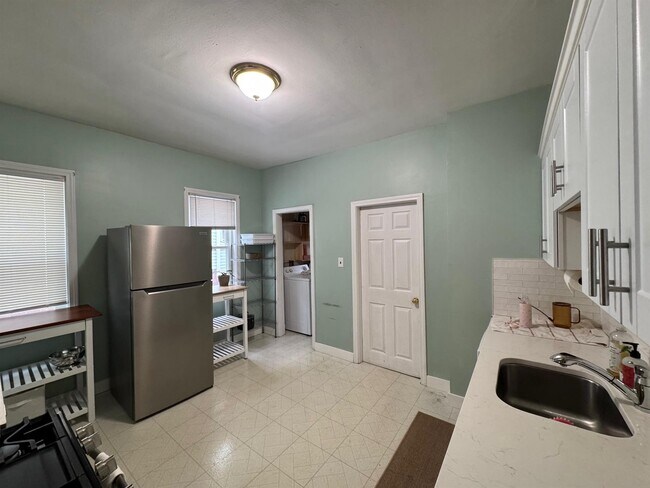 Foto del edificio - 22 Spencer Ave