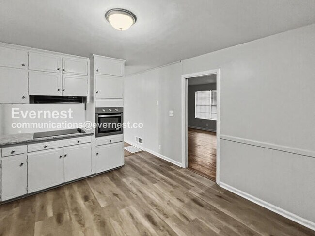 Foto del edificio - 3 Bed, 1.5 Bath Home with Carport / Pet-Friendly / Vouchers Accepted / Available Now!