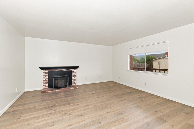 Foto del edificio - 831 Lightwood Ct