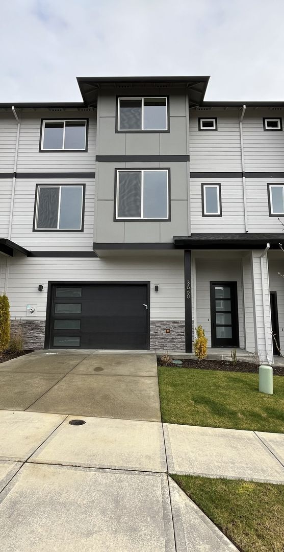 Foto del edificio - Brand New Immaculate 3BR Home with Flexible Living Space & Kitchen Island