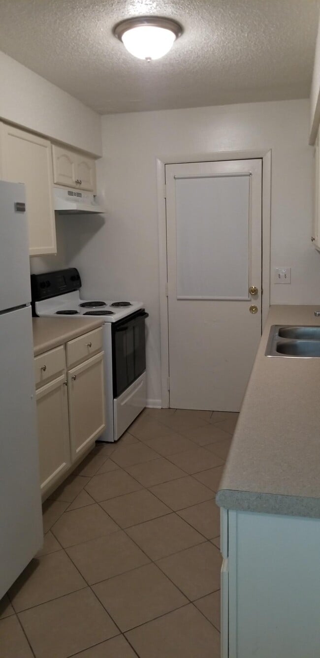 Building Photo - 104 Tuckahoe Square E