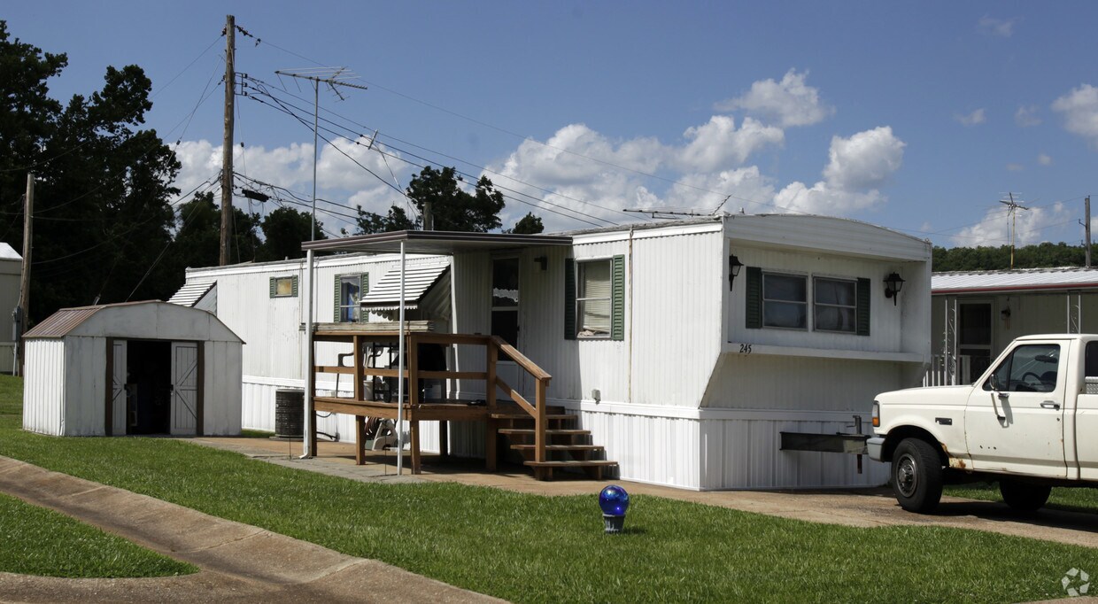 Primary Photo - Happy Valley Mobile Manor
