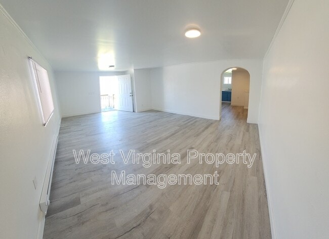 Building Photo - 237 Elm St