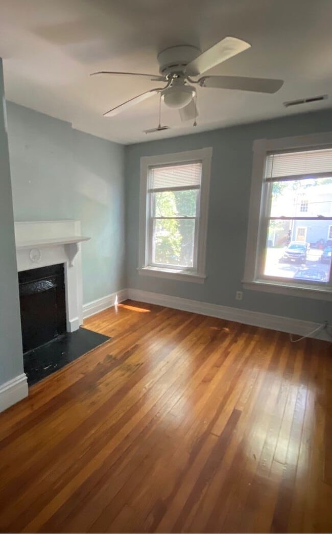 Building Photo - 2103 W Cary St
