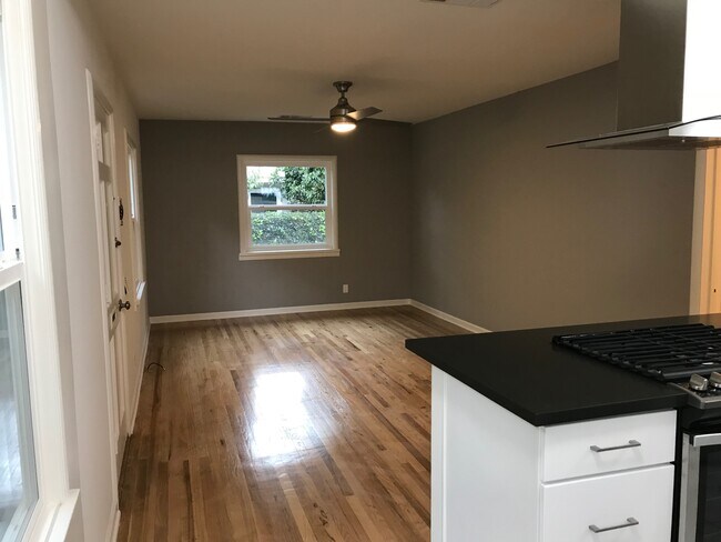 Building Photo - 143 N Maple St
