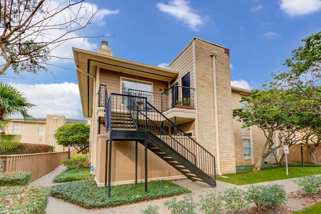 Apartamento y trastero - 704 Bering Dr