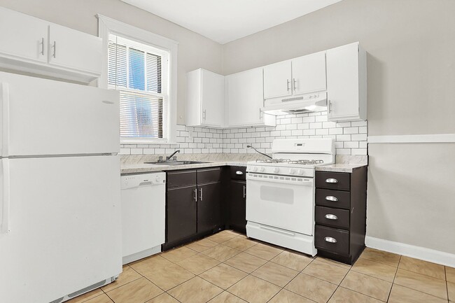 Building Photo - Beautiful renovated 1 bedroom in the heart...