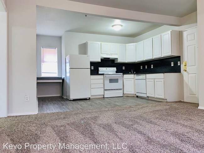 Building Photo - 839 East Dr