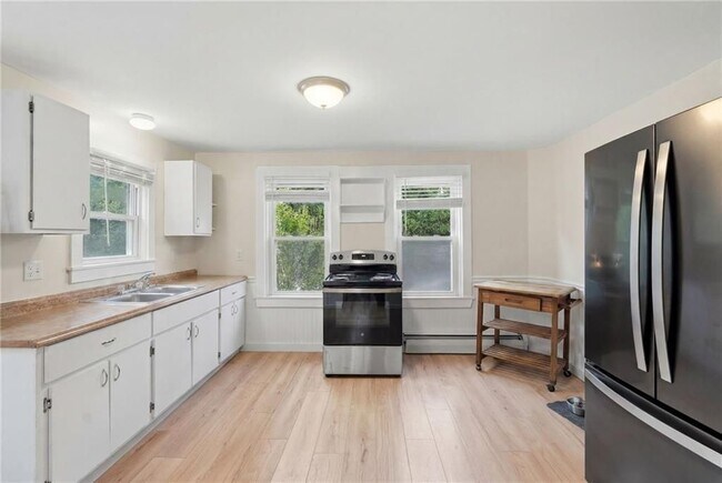 Building Photo - 515 Davisville Rd