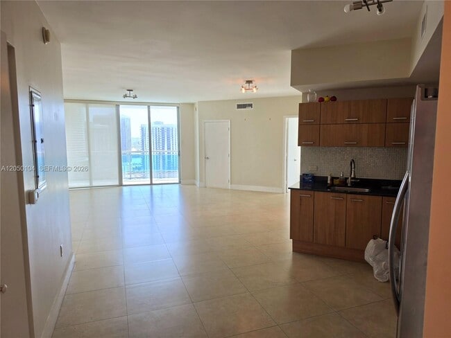 Foto del edificio - 350 S Miami Ave