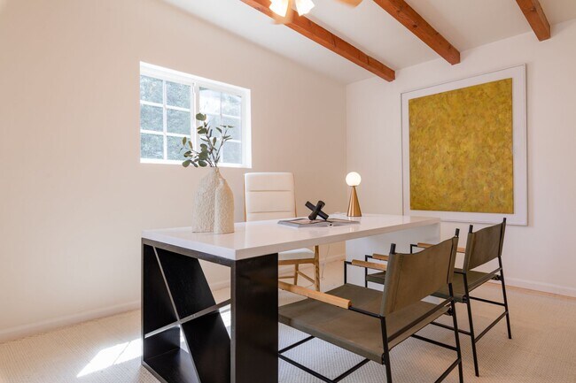 Foto del edificio - Beautiful Hollywood Hills Home For Lease!